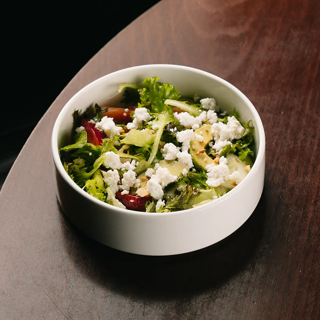 Пряный Кролик: Фреш боул с рикоттой и пеканом