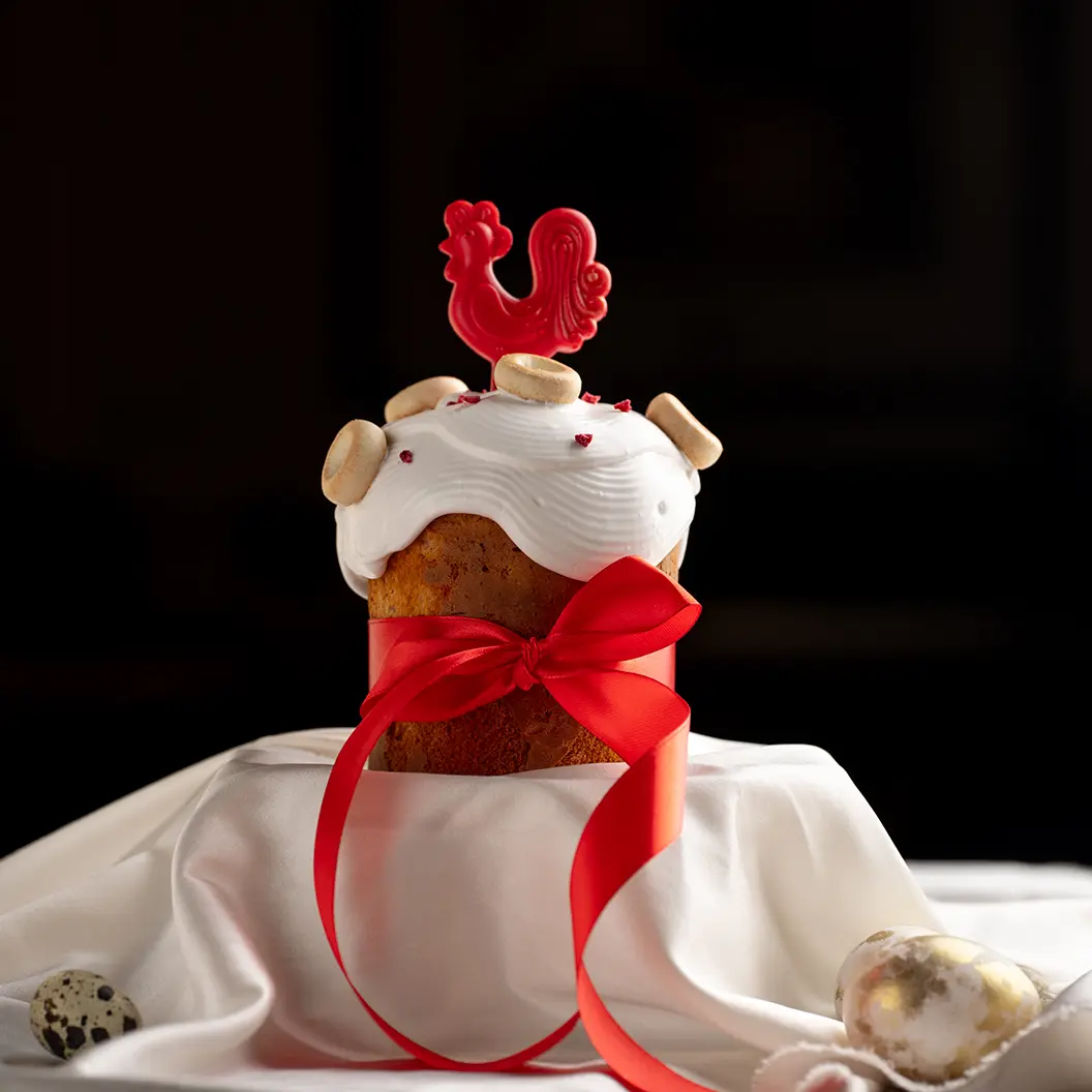Вино и Мясо: Кулич с ванильным кремом, петушком из шоколада и сушками