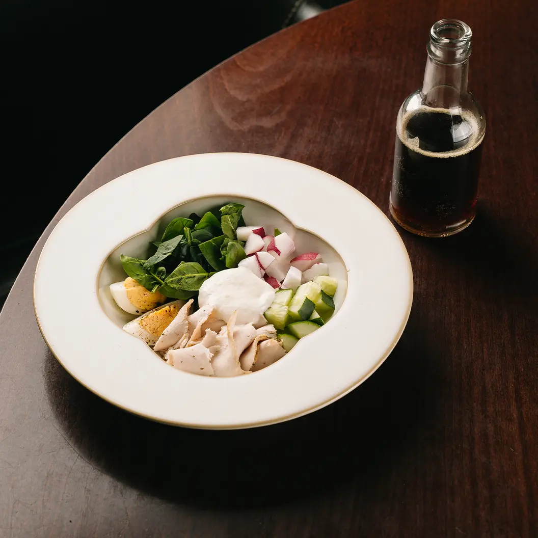 Пряный Кролик: Окрошка с куриным филе и шпинатом