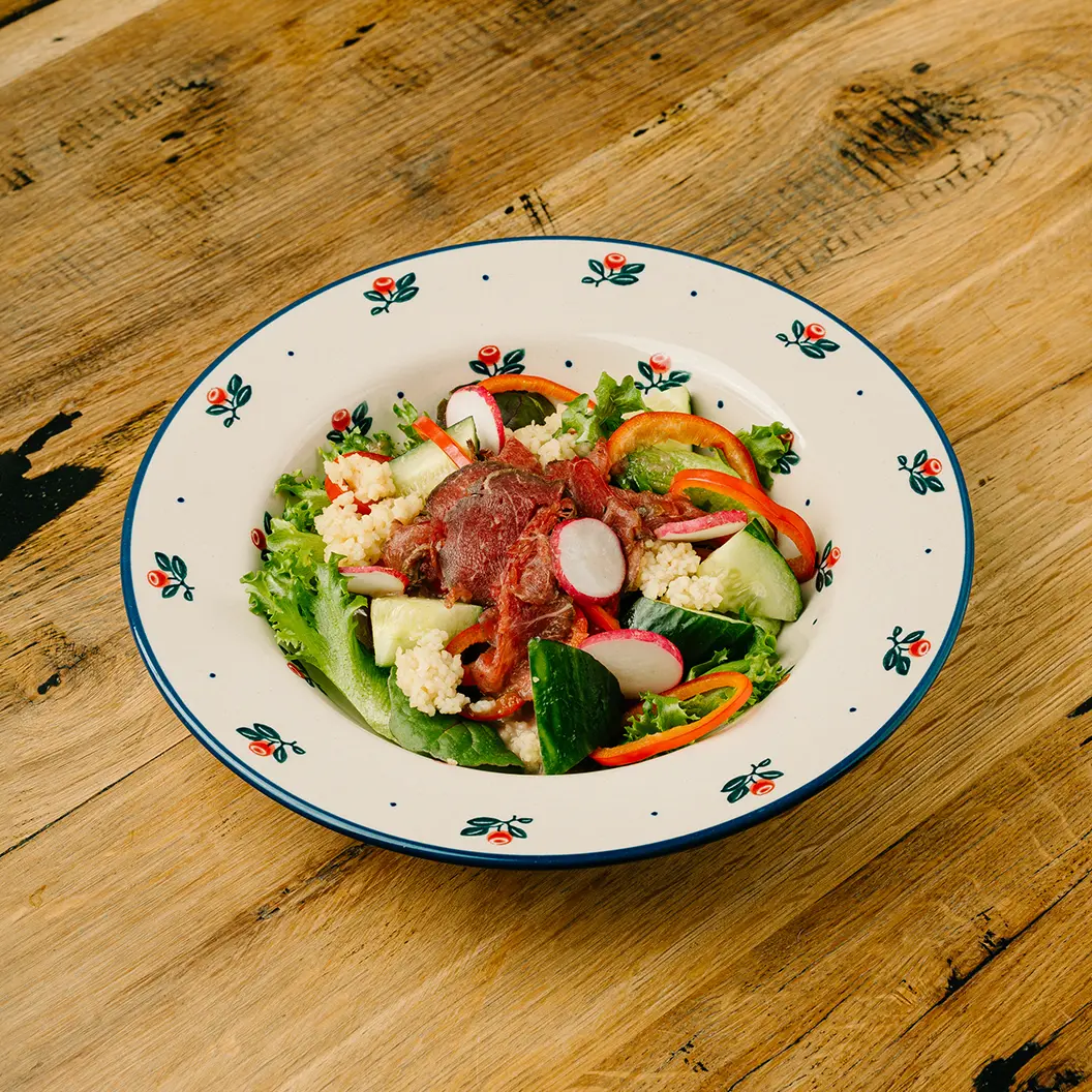 Сыр Бор: Салат с копченным ростбифом и кускусом