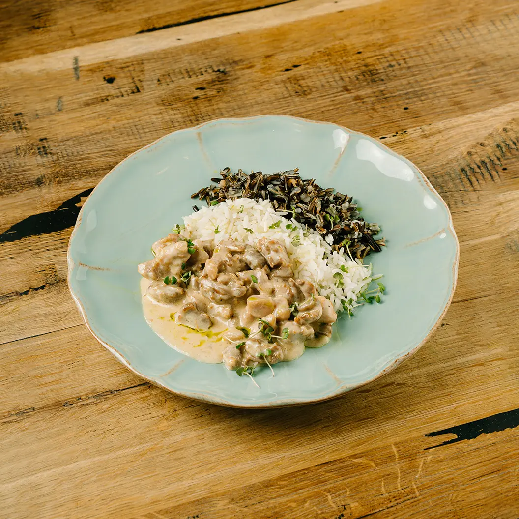 Сыр Бор: Фрикасе из птицы со шпинатом и диким рисом