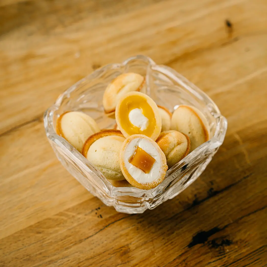 Сыр Бор: Орешки с манго и сырным кремом