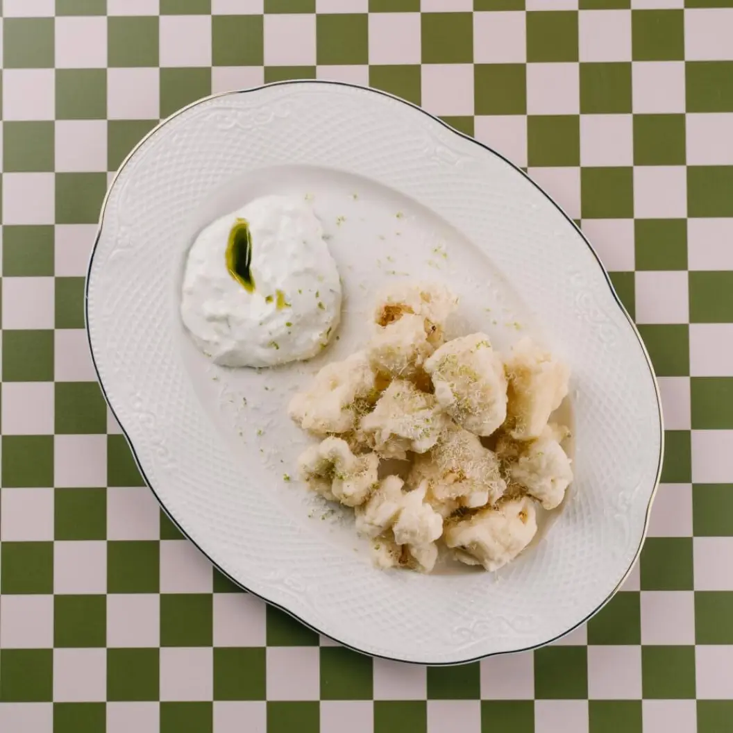 Ронни Дайнер: Цветная капуста фри с соусом дзадзыки