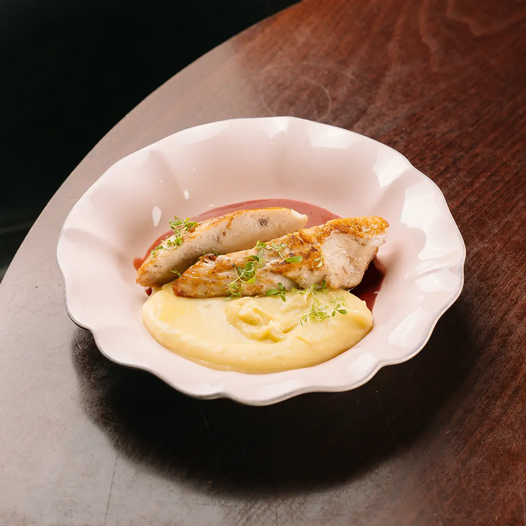 Пряный Кролик: Грудка Глазовской птицы с картофельным кремом