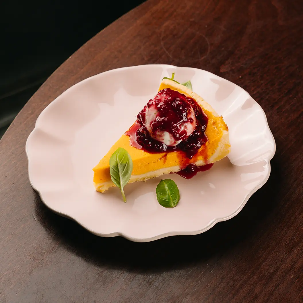 Пряный Кролик: Морковный пирог с ягодным конфитюром