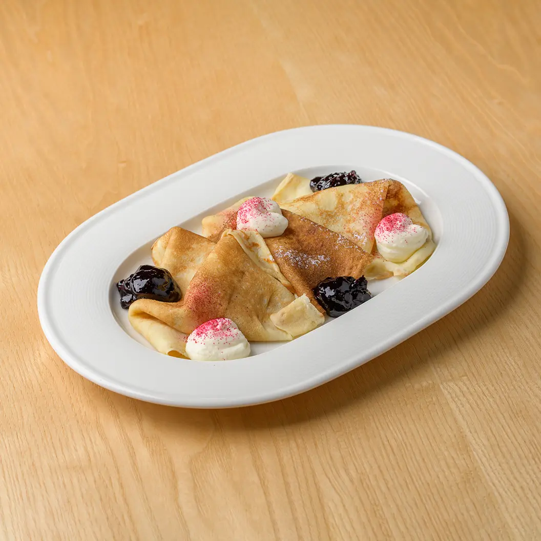 Кофе Семь: Блины со смородиновым конфи и крем-чизом