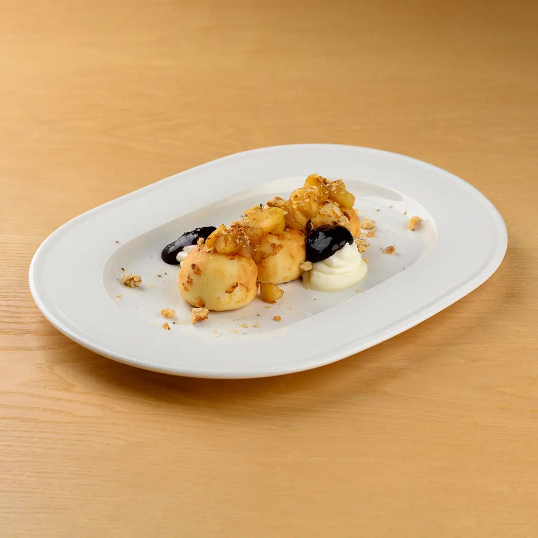 Кофе Семь: Рикотники с карамелизированными яблоками и крем пломбиром