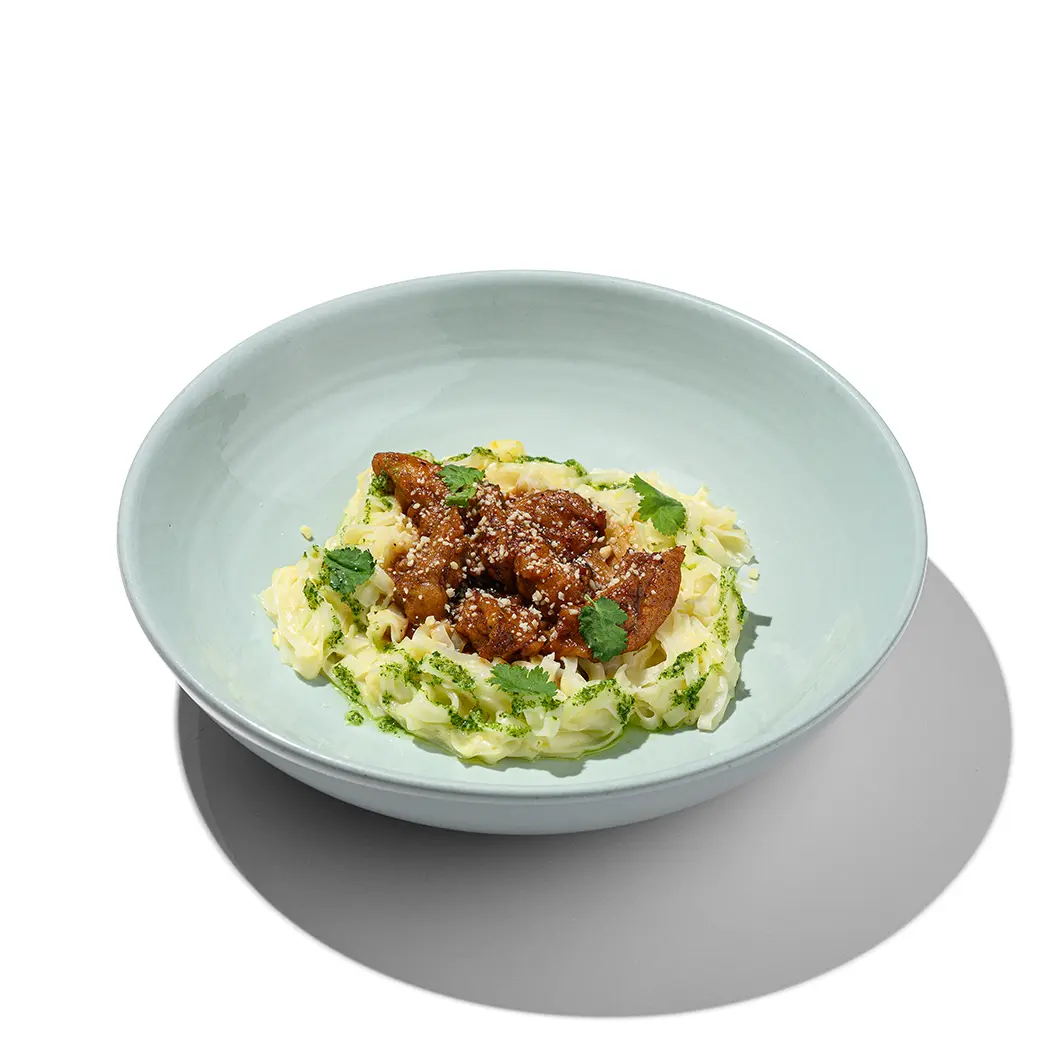 Frensis: Курица в перечной глазури с рисовой лапшой