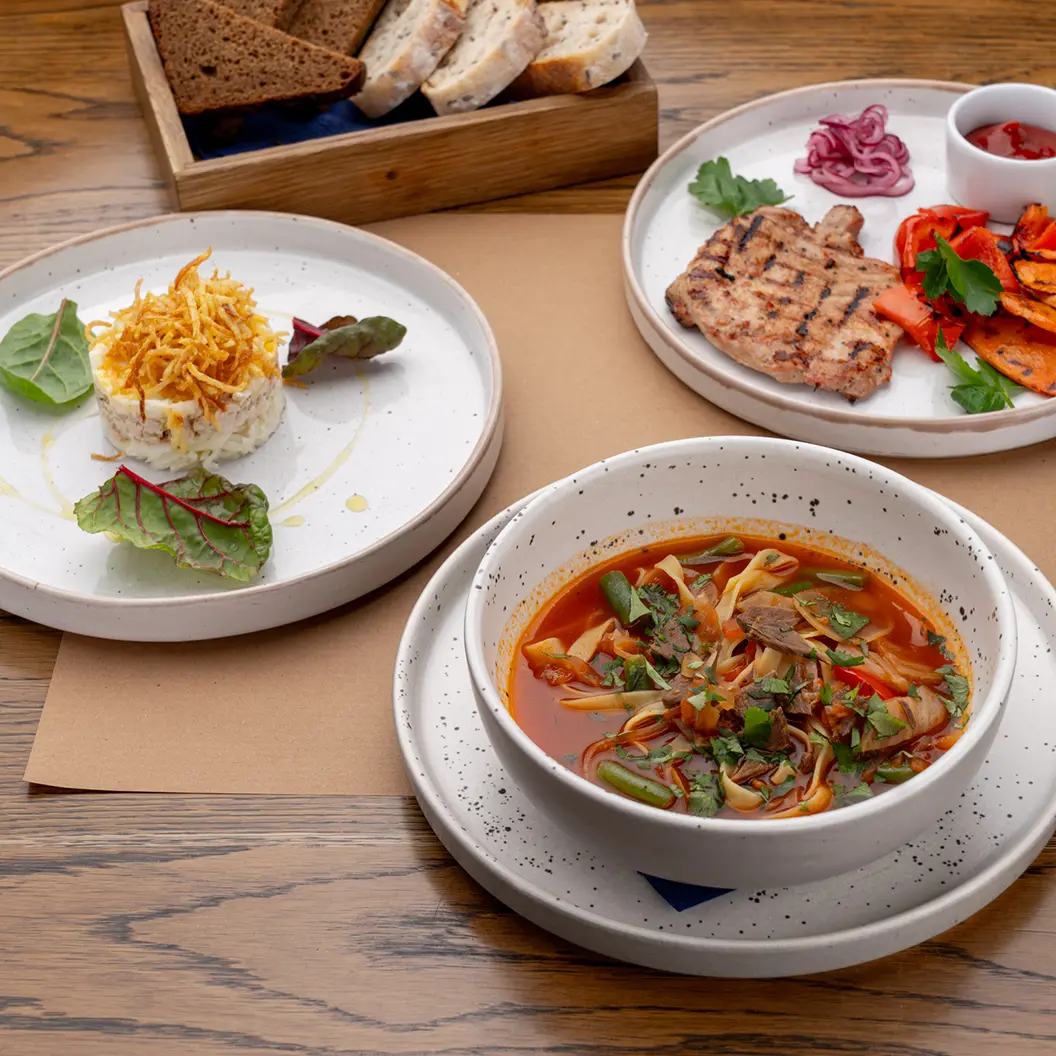 Вино и Мясо: Комплексный обед - салат, суп и горячее