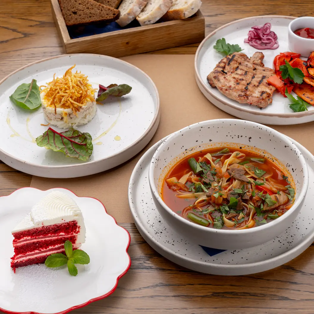 Вино и Мясо: Комплексный обед - салат, суп, горячее и десерт дня