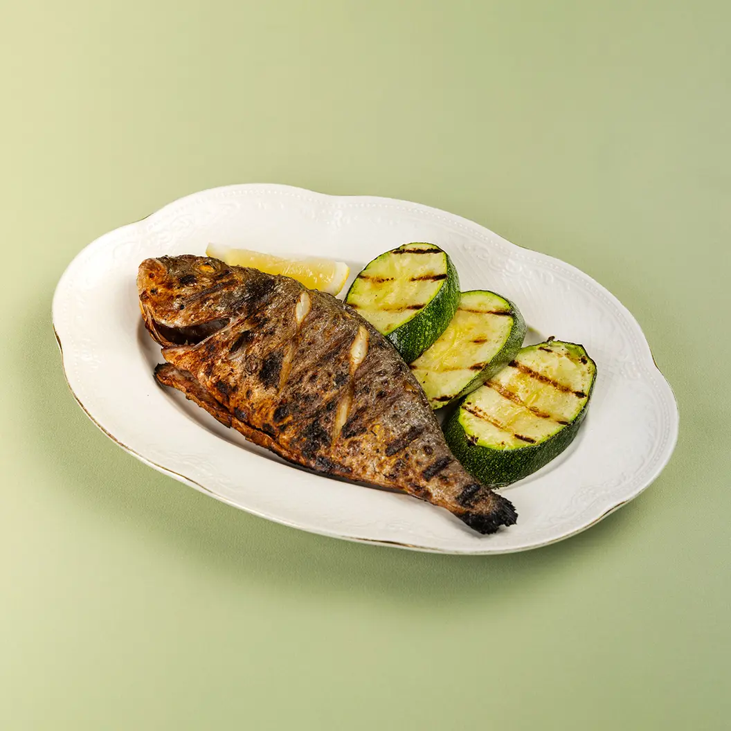 Нино играет в домино: Дорадо с цукини, запечённые на гриле