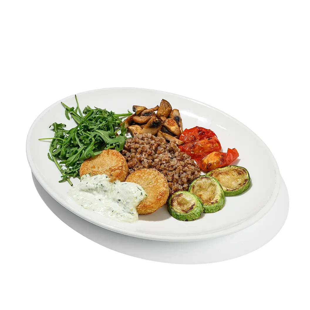 Мама Пицца: Обед на тарелке с гречкой и куриными котлетами