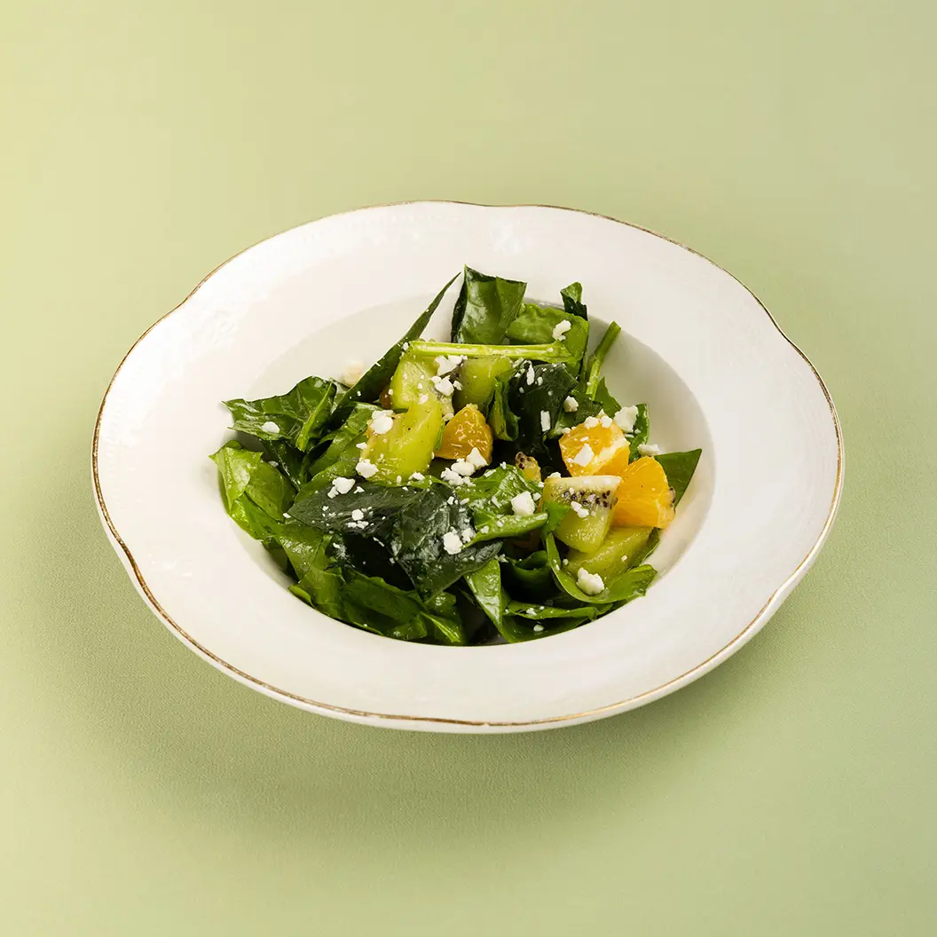 Нино играет в домино: Салат из щавеля с апельсином и сыром Гуда