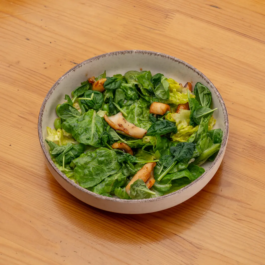 Луна и Черепаха: Зеленый салат с кальмаром