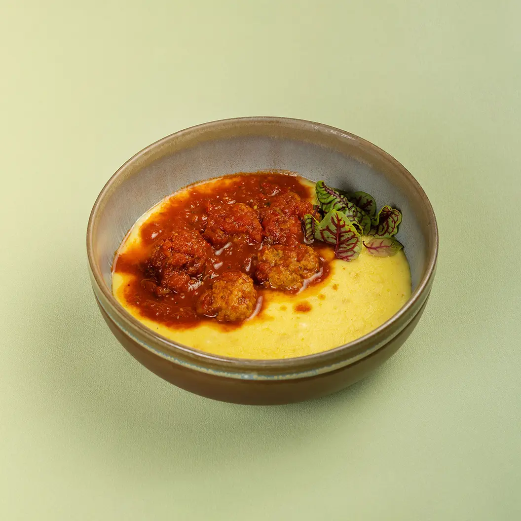 Нино играет в домино: Ташмиджаби с тефтелями в соусе Сацебели