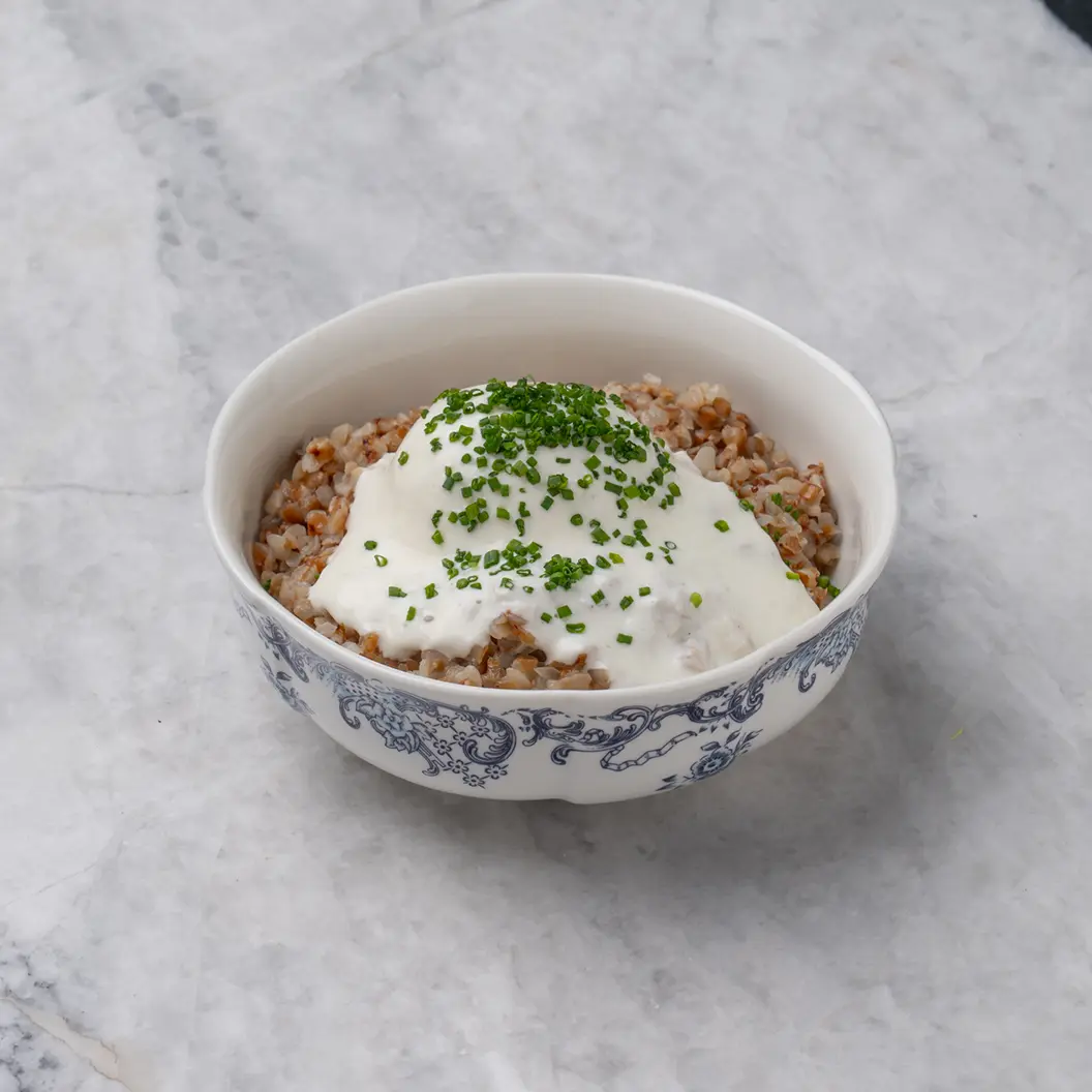 Пижоны: Гречневая каша с яйцом и муссом пармезан