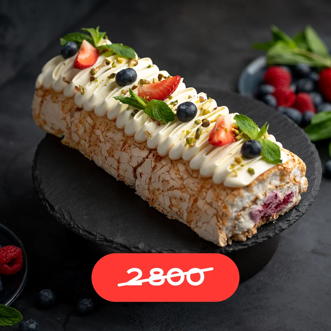 Вино и Мясо: Меренговый рулет с малиной и фисташкой