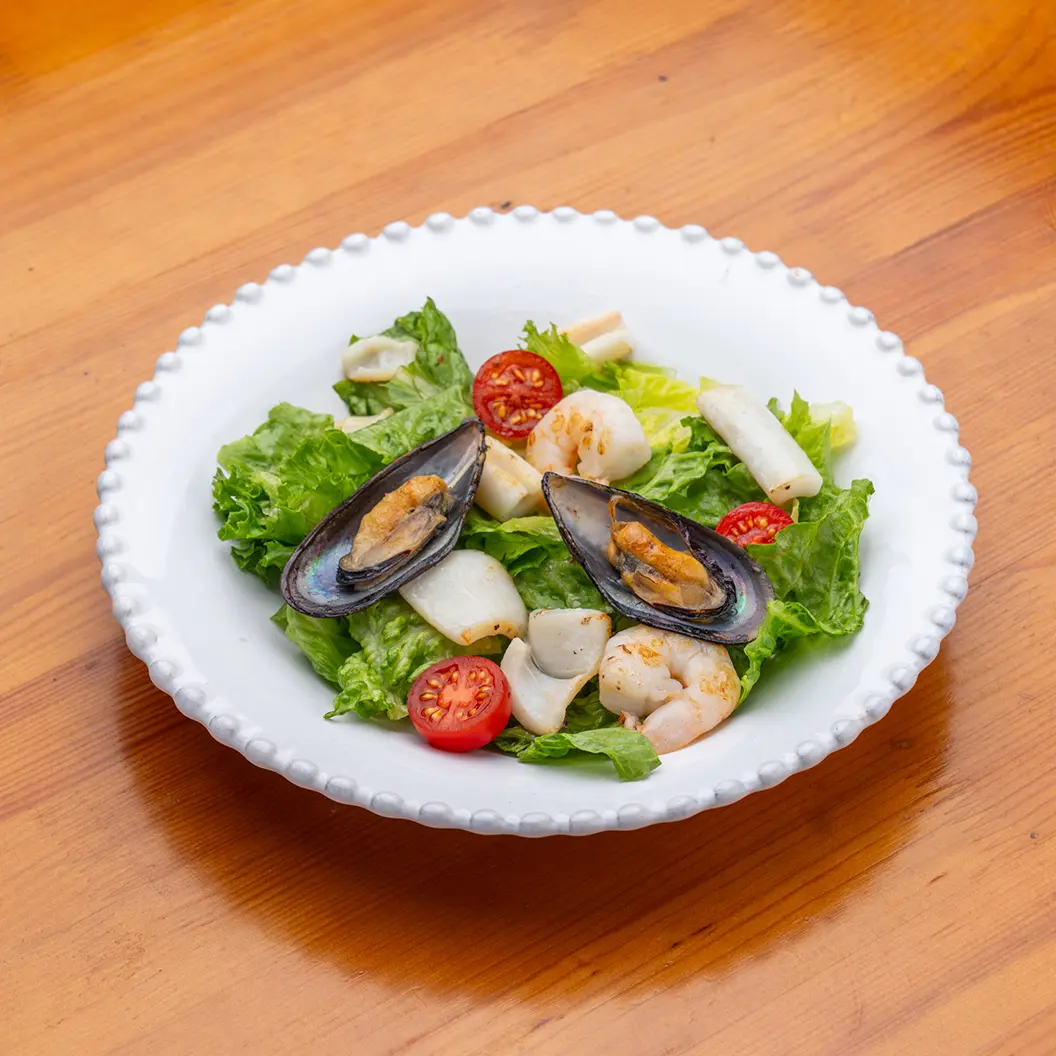 Луна и Черепаха: Салат с морепродуктами