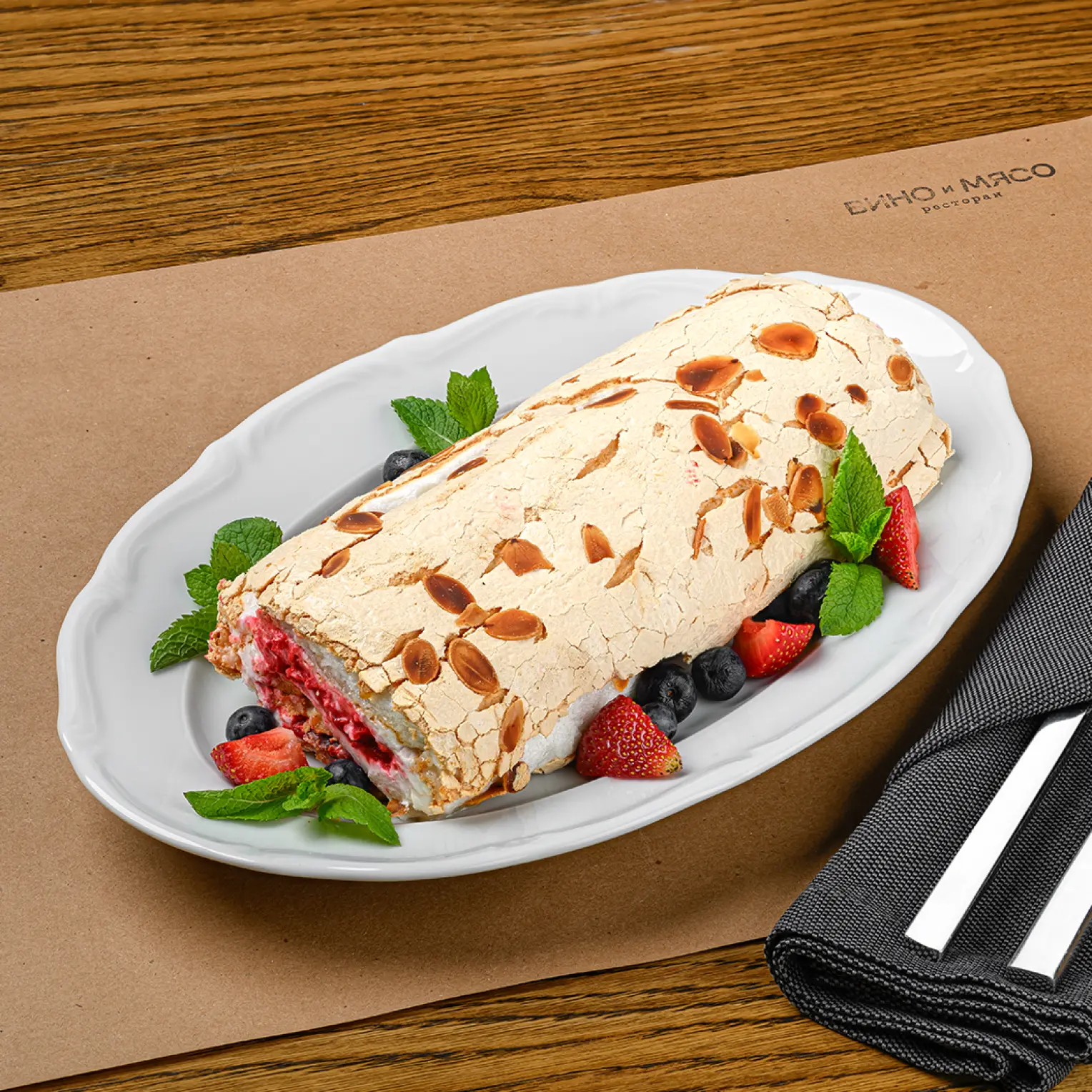 Вино и Мясо: Меренговый рулет на компанию